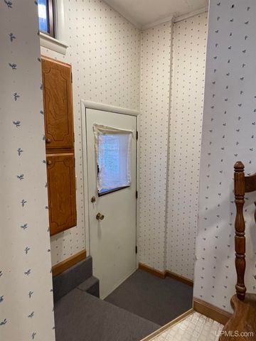 231 Ogden Avenue, Escanaba, MI 49829