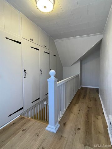 231 Ogden Avenue, Escanaba, MI 49829