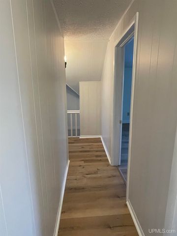 231 Ogden Avenue, Escanaba, MI 49829