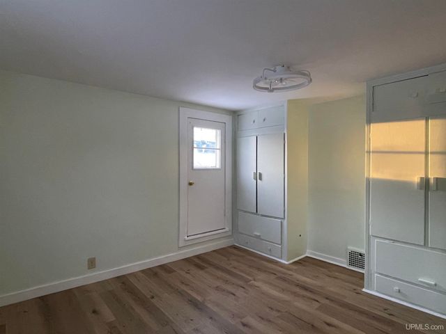 231 Ogden Avenue, Escanaba, MI 49829