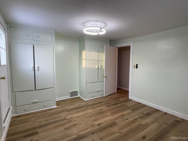 231 Ogden Avenue, Escanaba, MI 49829