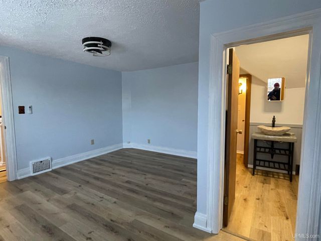 231 Ogden Avenue, Escanaba, MI 49829