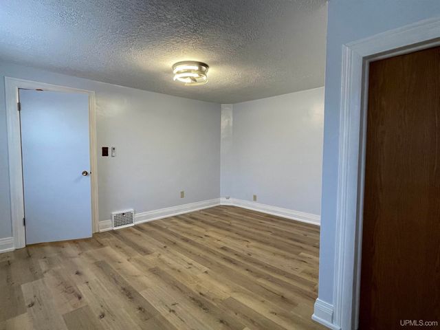 231 Ogden Avenue, Escanaba, MI 49829