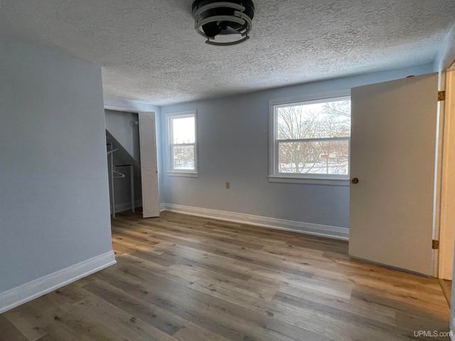 231 Ogden Avenue, Escanaba, MI 49829