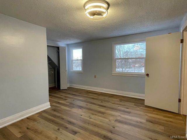 231 Ogden Avenue, Escanaba, MI 49829