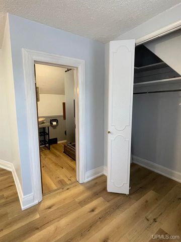 231 Ogden Avenue, Escanaba, MI 49829