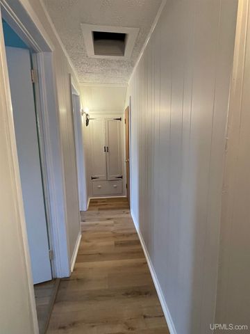 231 Ogden Avenue, Escanaba, MI 49829