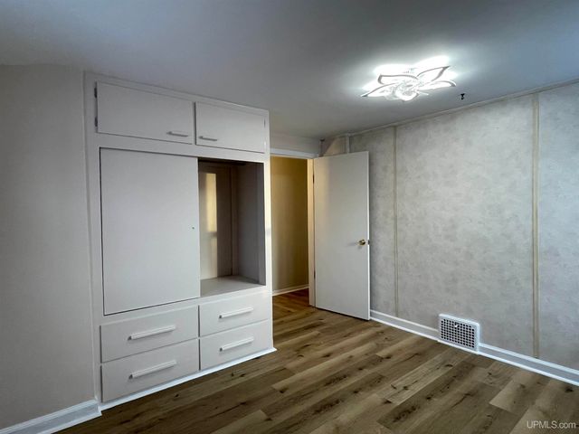 231 Ogden Avenue, Escanaba, MI 49829