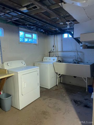 231 Ogden Avenue, Escanaba, MI 49829