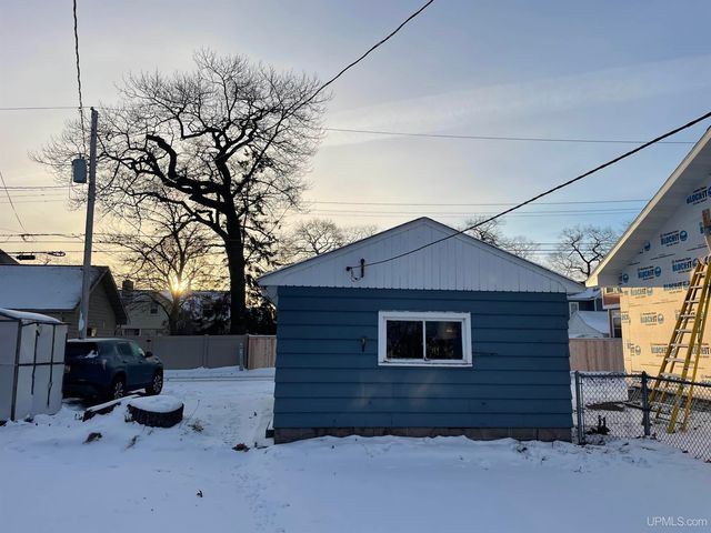 231 Ogden Avenue, Escanaba, MI 49829