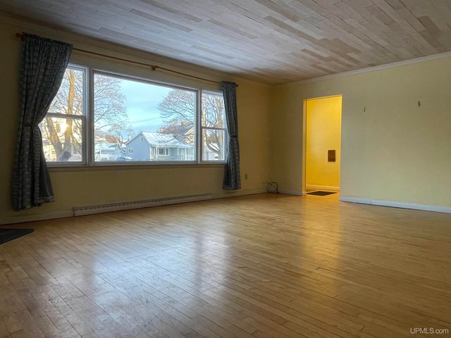 231 Ogden Avenue, Escanaba, MI 49829