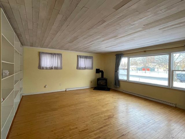 231 Ogden Avenue, Escanaba, MI 49829