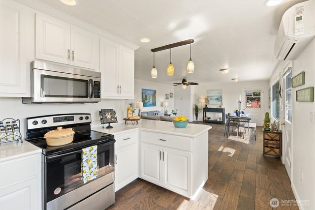 370 NE Gladwin Road, Belfair, WA 98528