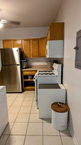 3707 W CULLOM Avenue 1, Chicago, IL 60618