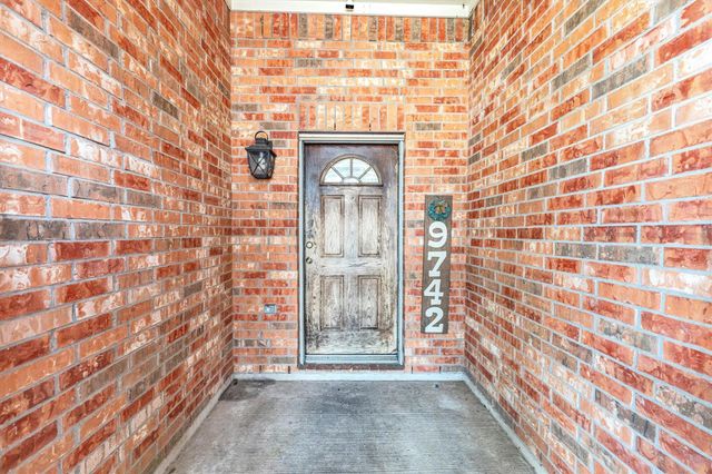 9742 E Jennifer Way Drive, Houston, TX 77075