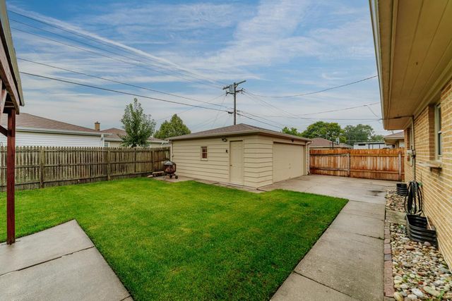 1020 Coronada DRIVE, Racine, WI 53402