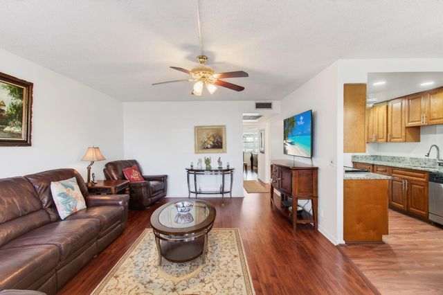 2035 Cornwall B, Boca Raton, FL 33434