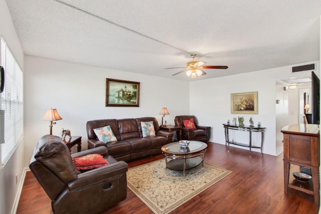 2035 Cornwall B, Boca Raton, FL 33434