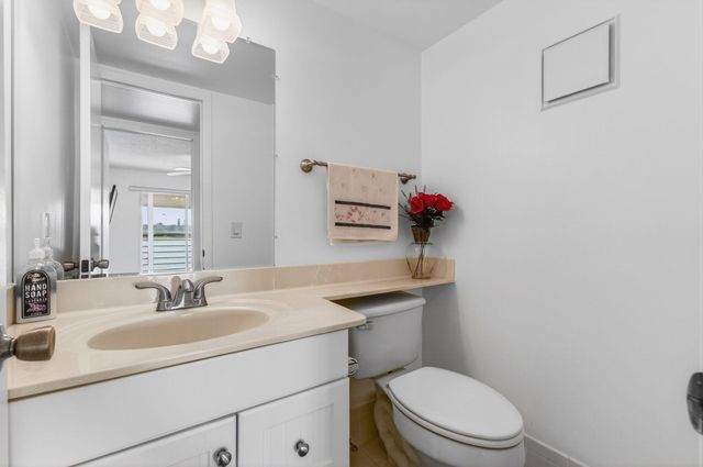 2035 Cornwall B, Boca Raton, FL 33434