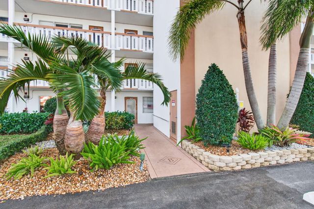 2035 Cornwall B, Boca Raton, FL 33434