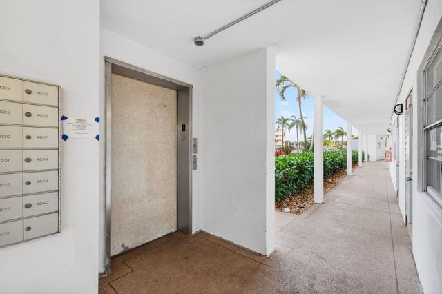 2035 Cornwall B, Boca Raton, FL 33434