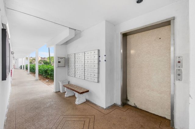 2035 Cornwall B, Boca Raton, FL 33434