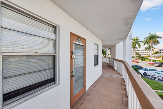 2035 Cornwall B, Boca Raton, FL 33434