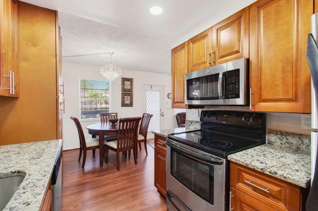 2035 Cornwall B, Boca Raton, FL 33434