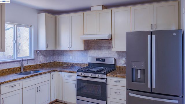 1601 79th avenue, Oakland, CA 94621