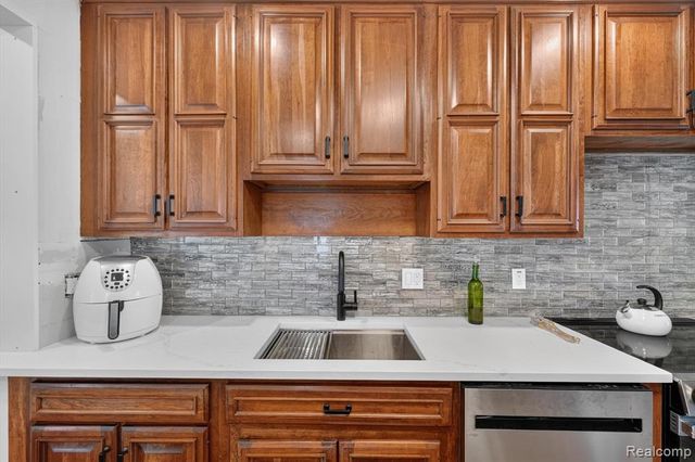 32326 Florence Street, Garden City, MI 48135