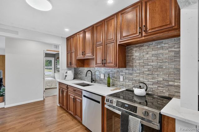 32326 Florence Street, Garden City, MI 48135