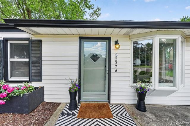32326 Florence Street, Garden City, MI 48135