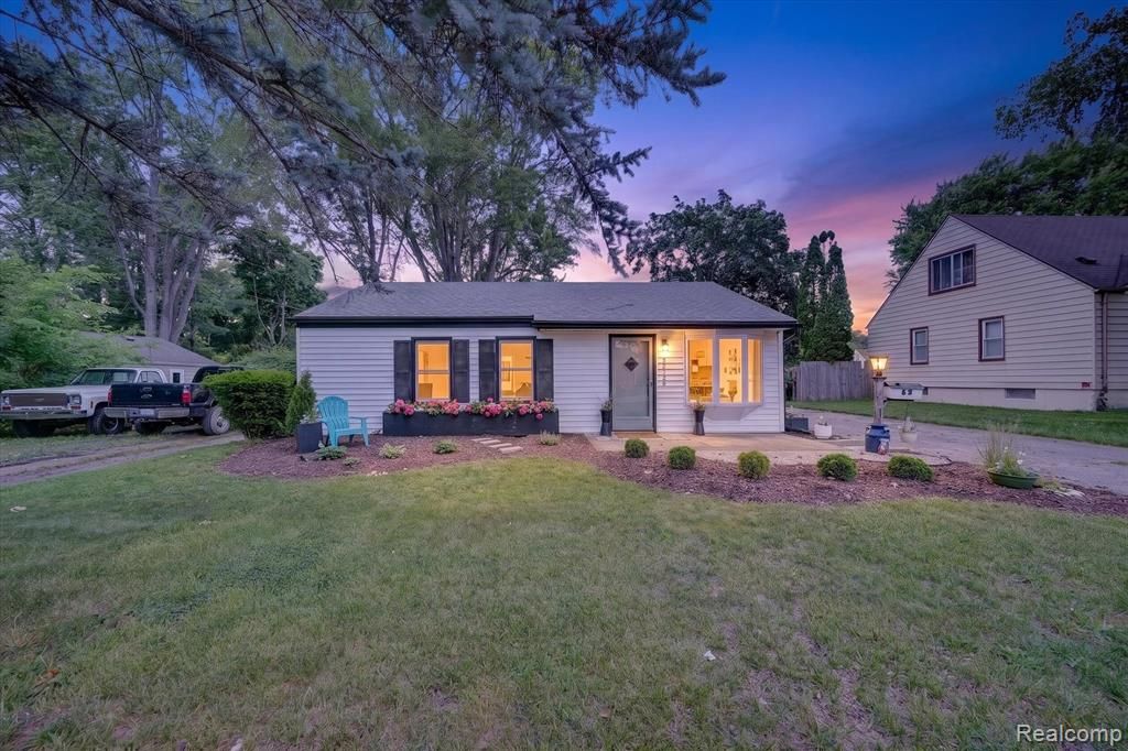 32326 Florence Street, Garden City, MI 48135