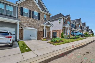 5084 Dayflower Dr, Hermitage, TN 37076