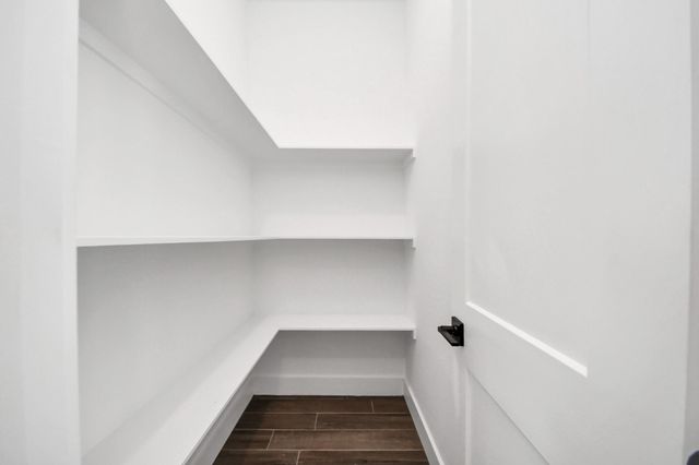 339 Hunter Court, Rosharon, TX 77583