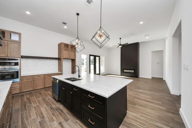 339 Hunter Court, Rosharon, TX 77583