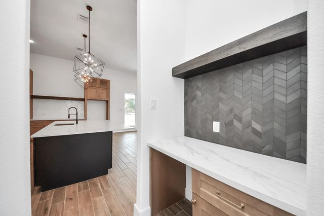 339 Hunter Court, Rosharon, TX 77583