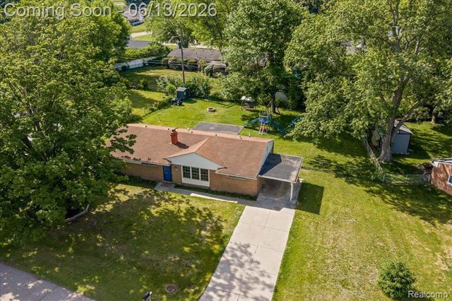 1746 Ashstan Drive, Walled Lake, MI 48390