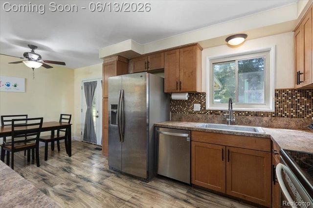 1746 Ashstan Drive, Walled Lake, MI 48390