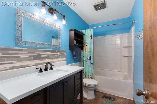 1746 Ashstan Drive, Walled Lake, MI 48390