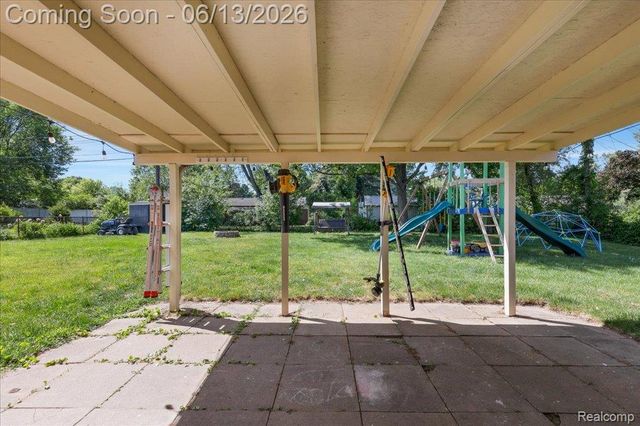 1746 Ashstan Drive, Walled Lake, MI 48390