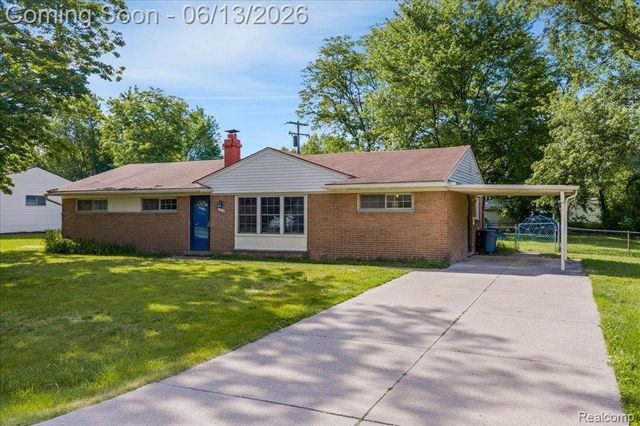 1746 Ashstan Drive, Walled Lake, MI 48390