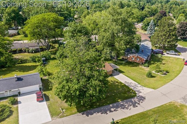 1746 Ashstan Drive, Walled Lake, MI 48390