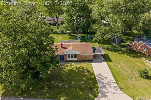 1746 Ashstan Drive, Walled Lake, MI 48390