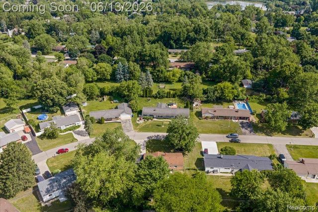 1746 Ashstan Drive, Walled Lake, MI 48390