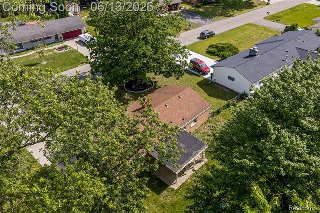 1746 Ashstan Drive, Walled Lake, MI 48390