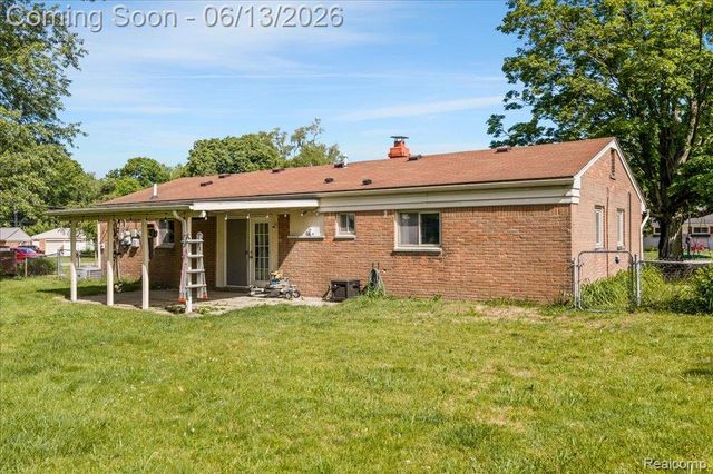 1746 Ashstan Drive, Walled Lake, MI 48390