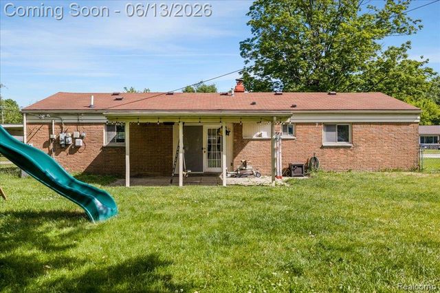1746 Ashstan Drive, Walled Lake, MI 48390