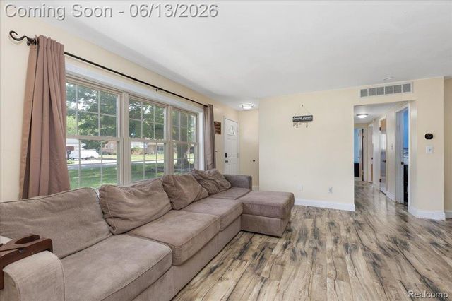 1746 Ashstan Drive, Walled Lake, MI 48390