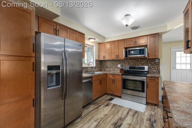 1746 Ashstan Drive, Walled Lake, MI 48390